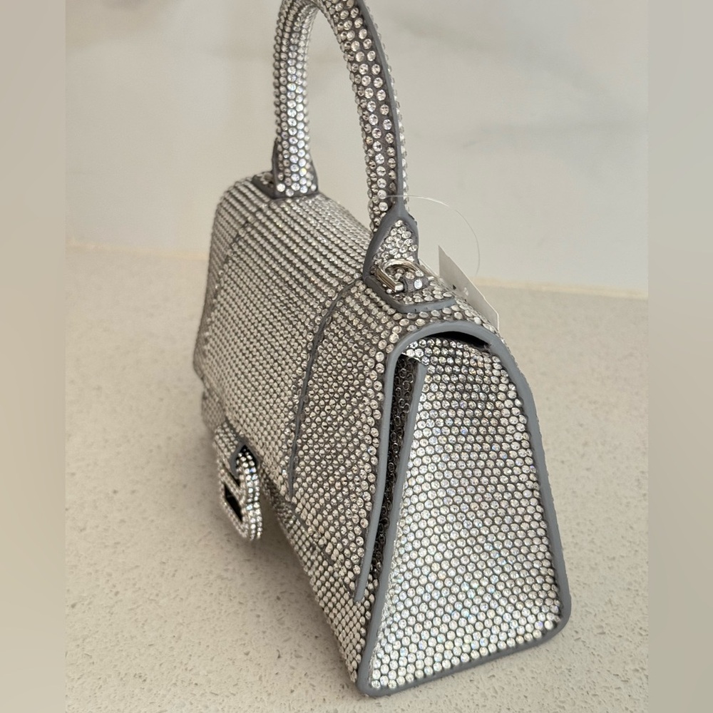 Elegant Silver Handbag - Picture 7 of 14